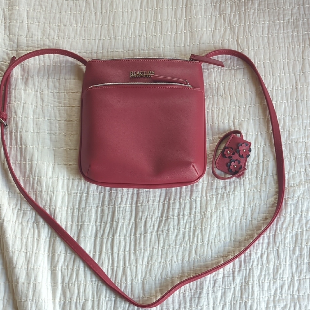 Women's Red Reaction Kenneth Cole Crossbody Bag